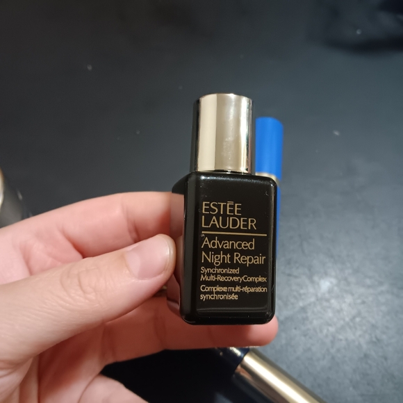 Estee Lauder 5-Piece Deluxe Set | $300 VALUE | Re-Nutriv & Advanced Night New! - Picture 4 of 9